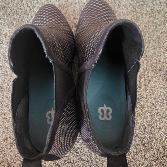 Betabrand Pull On Booties Size 9 Western Tennis Waterproof Black Gray Heel - Picture 10 of 14